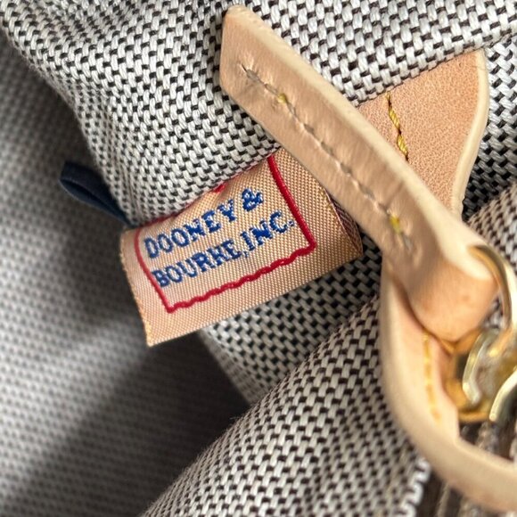 Dooney & Bourke Domed Satchel White Signature Logo Crossbody Strap Glasses Case - Picture 3 of 16